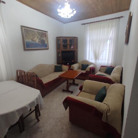 Xheison Apartment Гирокастра Экстерьер фото
